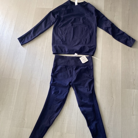 NWT Fabletics 2 pieces - Picture 2 of 10